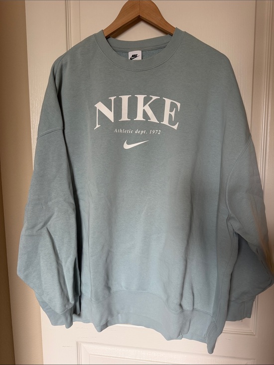 Nike Sweaters - Nike women’s Crewneck Sweatshirt